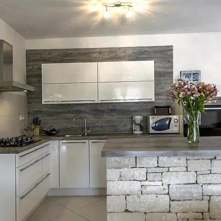Modern Mikela With Pool Villa *